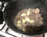 Foto del paso 1 de la receta Cordero guisado con nidos de champiñones y huevos de codorniz