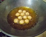 Foto langkah ke 6 dari resep Onde-onde Ketawa, cukup 1 telur.