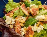 A picture of step 4 of Figs and mozzarella cheese salad with balsamic dressing.