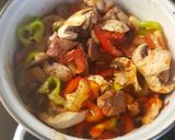 Lecsós, gombás marhapörkölt nokedlival recept fázis 3 fotója