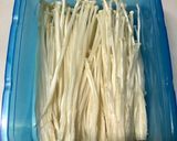 Gambar langkah 2 resipi Enoki Butter Kicap 1 Minit!.