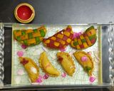 रंग बिरंगी गुजिया (rang birangi gujiya recipe in Hindi) रेसिपी चरण 4 फोटो