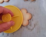 Foto del paso 4 de la receta: Galletas con flores naturales 🌸 Masitas especial Primavera 🌺