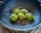 A picture of step 4 of Palak Vada.