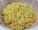Hình bước làm 1 của món Mì gói xào thịt bò