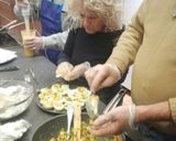Foto del paso 10 de la receta: Huevos rellenos de gambas en salsa