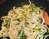 Foto del paso 2 de la receta: Fideos de calabacín con gambas al ajillo