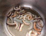 A picture of step 1 of Nylon Poha Chivda.