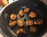 Foto del passaggio 2 della ricetta Polpette di panettone grigliate su gelato di vaniglia