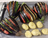 Foto del paso 7 de la receta: Abanico de berenjenas rellenas y patatas asadas
