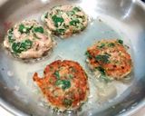 Foto langkah ke 2 dari resep Chicken Patties (versi ayam suwir dan bayam).