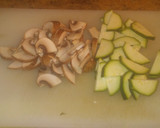 Foto del paso 1 de la receta: Rape al pimentón con boletus y calabacín