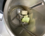 Foto del paso 1 de la receta: Crema de brócoli y queso en thermomix
