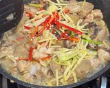 รูปขั้นตอนการทำที่ 5 ของ ไก่ผัดขิงทำง่ายแต่อร่อยมาก