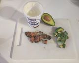 Une image de l'étape 1 de Verrine saumon avocat et yaourt grecque.