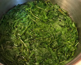 Foto del paso 3 de la receta: Hierbas silvestres salteadas (roselles, llicsons i camarotges)