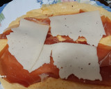Foto del paso 3 de la receta: Rollo de tortilla con jamón y queso