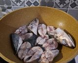 Foto langkah ke 2 dari resep Ikan Cabe Hijau Kemangi.