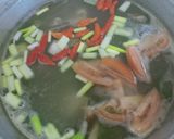 Foto langkah ke 4 dari resep Sup Patin Kemangi Kuah Bening.