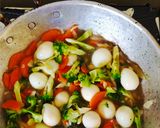 Foto langkah ke 6 dari resep Cah brokoli wortel telur puyuh.