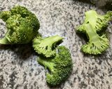 A picture of step 1 of 🥦Broccoli Smoothie with Green Apple and Lime🍋.