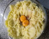 Foto del paso 2 de la receta: Ñoquis de papas rellenos con muzarella