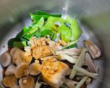 รูปขั้นตอนการทำที่ 2 ของ ไก่ต้มซีอิ๊ว สูตรครัวบ้านพิม