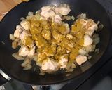 Une image de l'étape 6 de Poulet curry coco poivrons rouges.