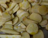 A picture of step 4 of Fry dry taro root arbi.