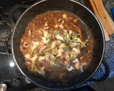 Foto del paso 7 de la receta: Arròs negre amb sèpia, conill i escarxofes