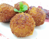 Foto del paso 7 de la receta: Croquetas artesanas de ancas al ajo negro con confitura de cerezas casera