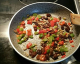 Foto del paso 2 de la receta: Trucha con pipas y pasas y pimiento