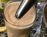 A picture of step 4 of Banana and chocolate smoothie.