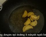 Foto langkah ke 7 dari resep Pastel mini kering isi abon renyah dan gurih.