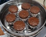 Foto langkah ke 5 dari resep Bolu kukus pisang isian coklat.