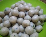 Foto langkah ke 2 dari resep Cilok Bumbu Kacang Empuk.