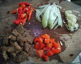 Foto langkah ke 2 dari resep Kailan organik siram daging pedas.