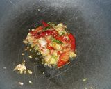 รูปขั้นตอนการทำที่ 4 ของ กระเพราผัดเครื่องในไก่