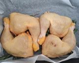 Foto del paso 2 de la receta: Pollo Asado al Romero con Patatas Rústicas