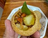 รูปขั้นตอนการทำที่ 4 ของ ปานิปูริ (ในรูปทำไส้ 2 แบบ)