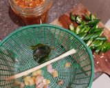 Foto langkah ke 2 dari resep Cumi Asin Balado Cabe ijo.