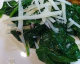 Foto del paso 4 de la receta: Espinacas salteadas con queso de cabra