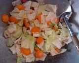 Foto langkah ke 2 dari resep Sayur Sop Sederhana ala Rumahan.
