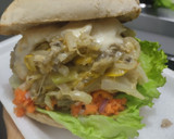 Foto del paso 10 de la receta: Sándwich con muchos vegetales y pollo🥙🥯🧅🍆🍗🥪