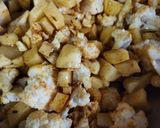 A picture of step 2 of Aloo gobhi.