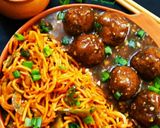 शेजवान नूडल्स विथ मंचूरियन (Schezwan noodles with manchurian recipe in Hindi) रेसिपी चरण 11 फोटो