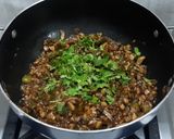 A picture of step 5 of Pepper mushroom mini bread pizza.