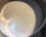 Une image de l'étape 1 de Crèmes aux œufs café noix de coco et éclats de café.