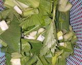 Foto langkah ke 2 dari resep Capcay Ayam & Sosis.
