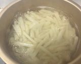 Foto langkah ke 2 dari resep Kentang Goreng Frozen French Fries Kriuk Tak Berminyak.